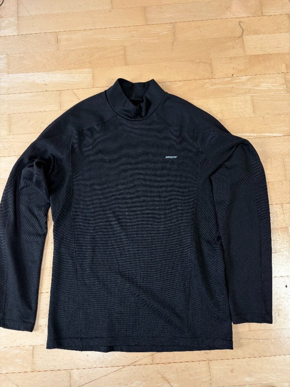 Patagonia Capilene 3 Medium Black Turtleneck Base Layer Striped Hiking Logo